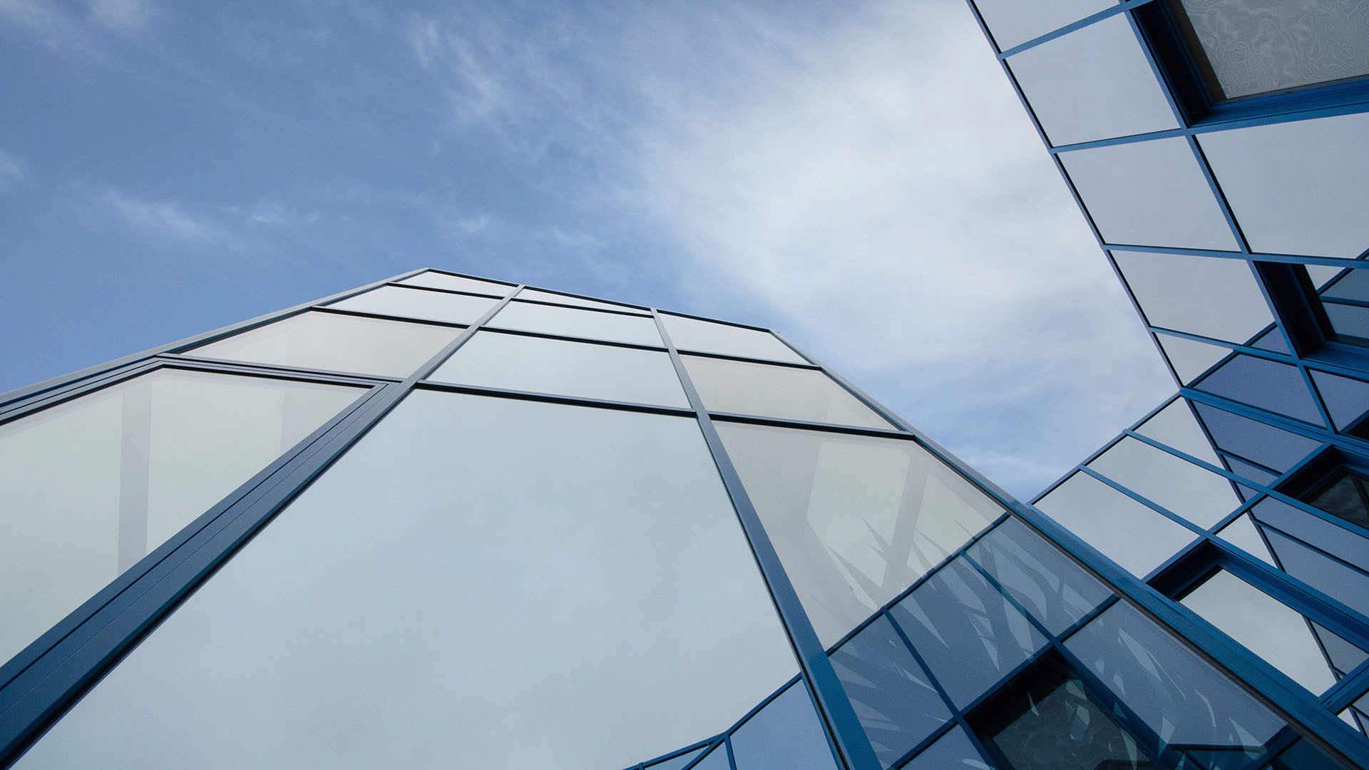 Moderne Geb&auml;udeansicht von budo Metallbau