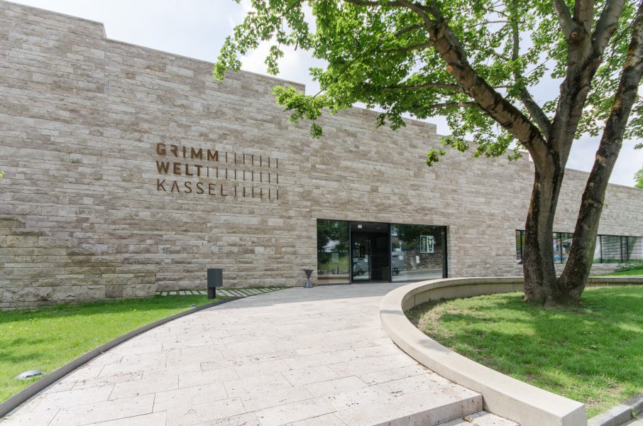 Moderner Geb&auml;ude- und Fassadenbau bei der Grimmwelt in Kassel